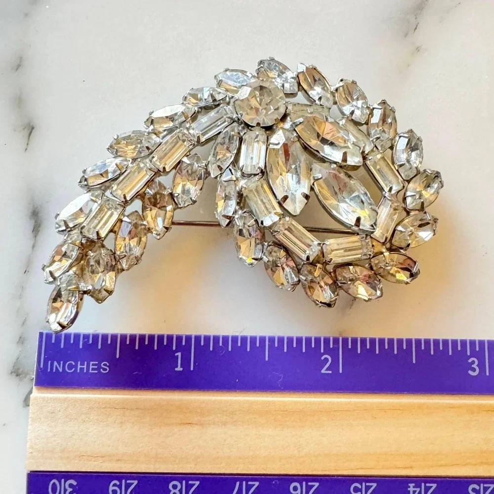 Sparkling Crystal Brooch Pin Rhinestone Floral Leaf‎ Design Silver Tone